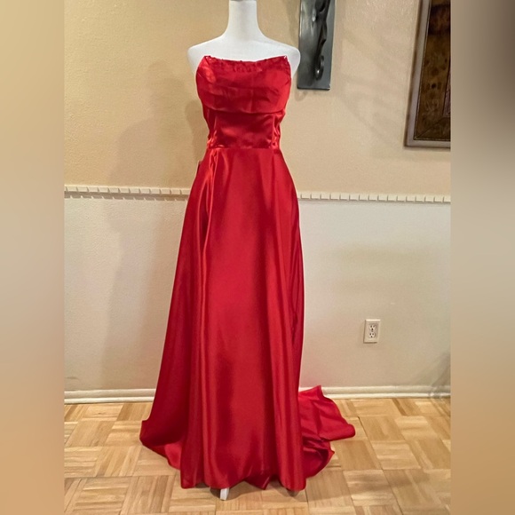 Bridesmaids/ Prom/ Formal long dress. Red satin strapless, side slit, bra cups 6 - Picture 4 of 16